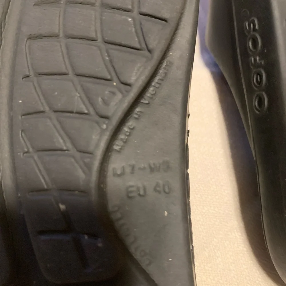 OOFOS slides size 7. - Picture 4 of 4